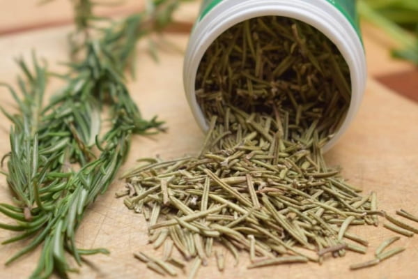 تصویر 1 از خرید گیاه رزماری خشک شده + قیمت عالی باکیفیت